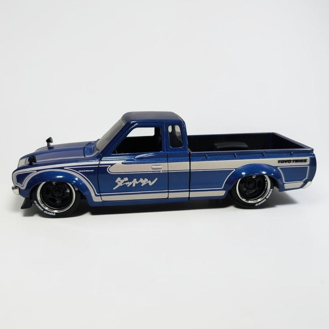 Datsun 620 Pick Up 1972 JDM Tuners 1:24 Jada | Camioneta a Escala de Colección