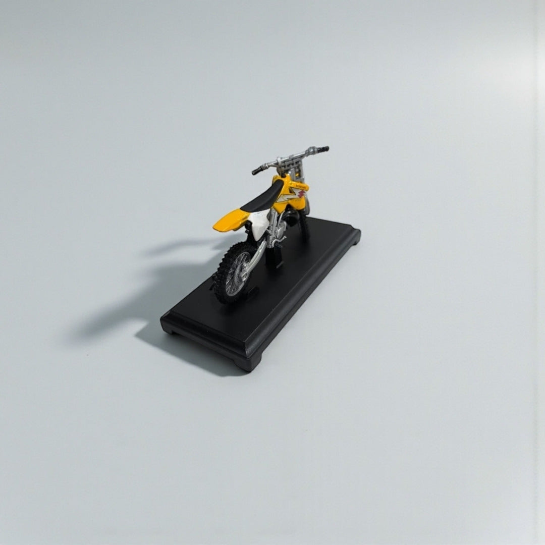 Moto Suzuki RM250 1:18 – Modelo a Escala Detallado para Coleccionistas