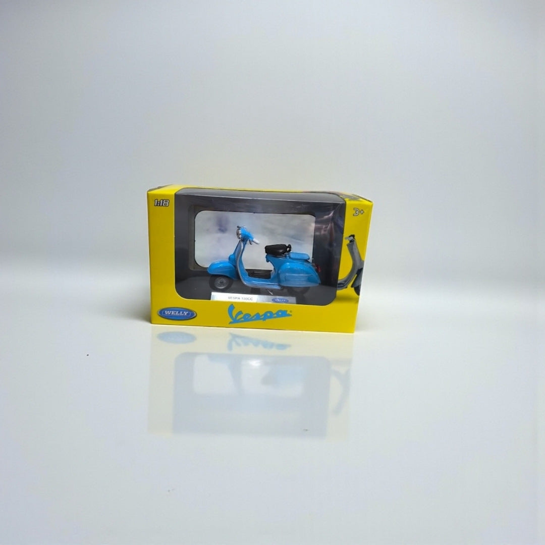 Moto Vespa 150 CC 1:18 – Modelo a Escala Detallado para Coleccionistas