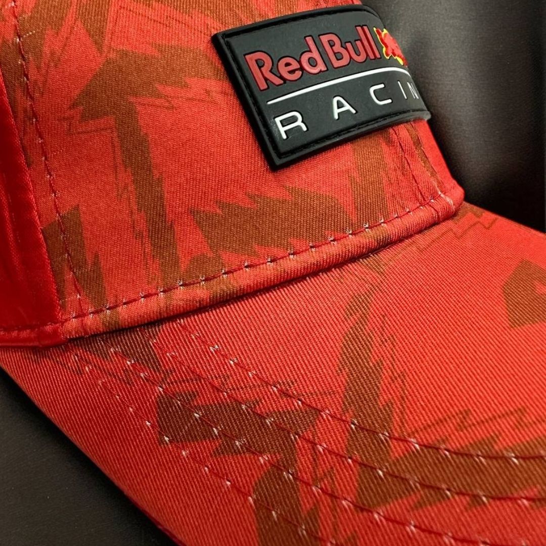 ¡Gorra Red Bull Racing Roja - Velocidad y Pasión en Cada Costura!