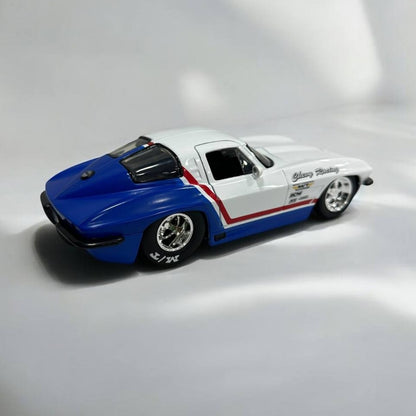 Chevrolet Corvette 1963 Bigtime Muscle a Escala 1:24 – Clásico Americano de Potencia y Estilo