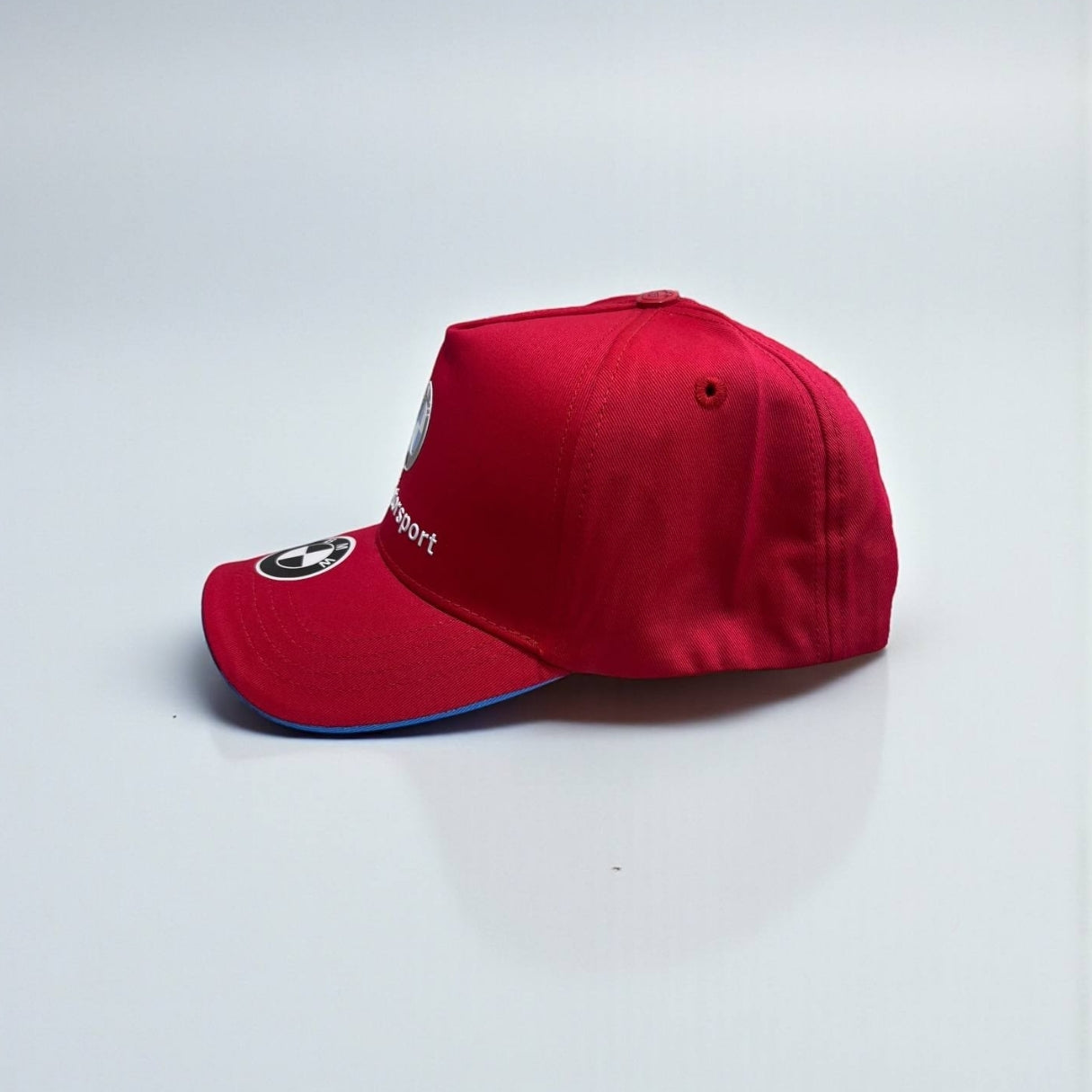 Gorra BMW Roja – Estilo Deportivo Premium | Pasión y Potencia Alemana
