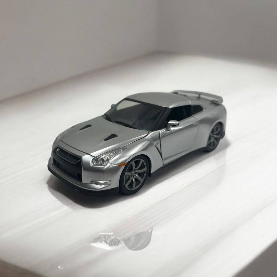 Nissan GT-R R35 1:24 – "Rápidos y Furiosos" – Modelo a Escala