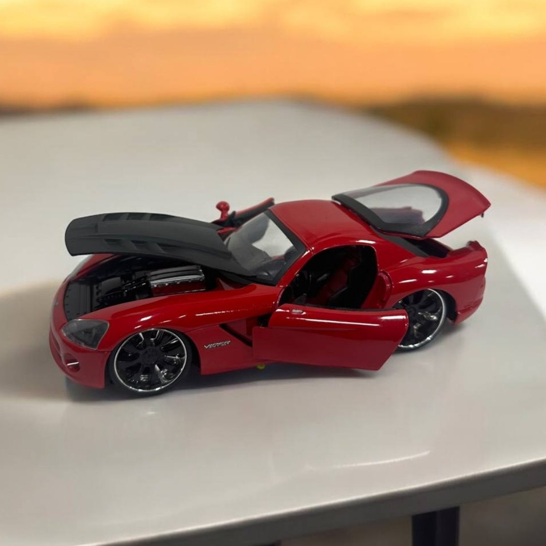 Dodge Viper SRT-10 2008 1:24 – Modelo a Escala – De Alto Rendimiento