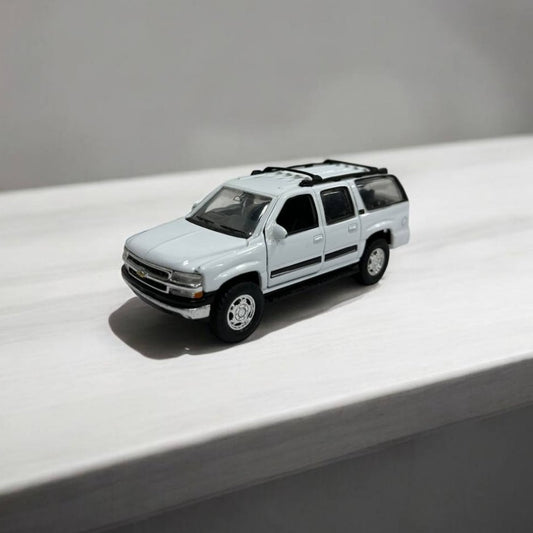 Chevrolet Suburban 1:32 – Modelo a Escala – SUV Clásico con Diseño Imponente