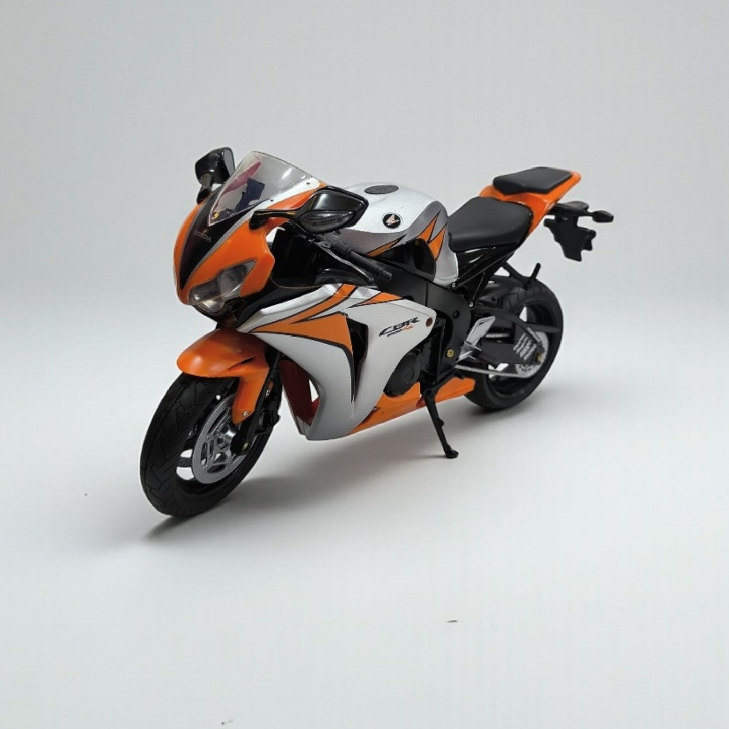 Honda CBR 1000 RR Escala 1:6 – Moto Superbike de Colección Premium