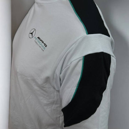 Camiseta Oficial Mercedes AMG F1 - Estilo y Velocidad en Cada Detalle