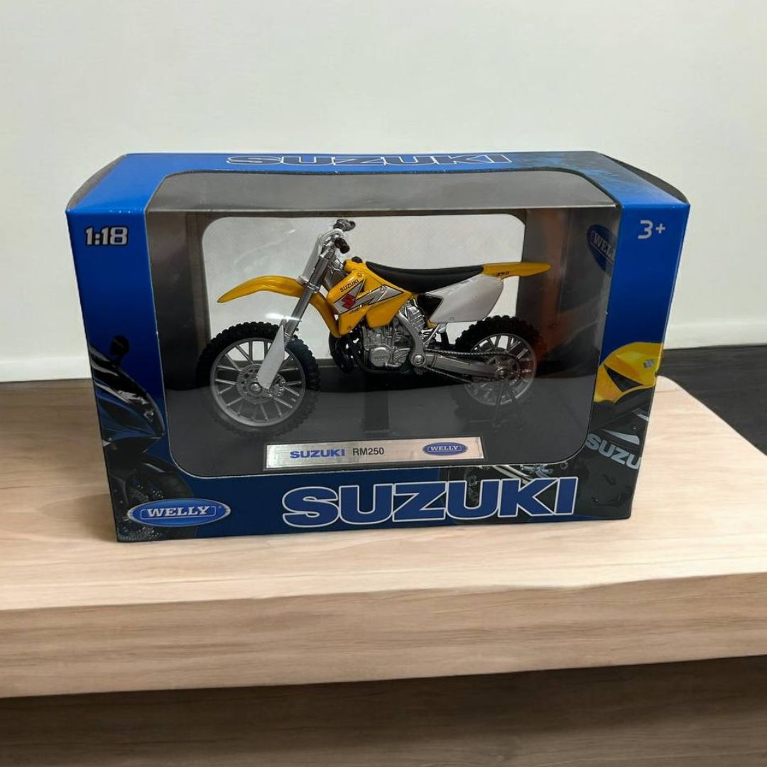 Modelo a Escala Suzuki RM 250 1:18 - Réplica Detallada de una Motocicleta de Motocross