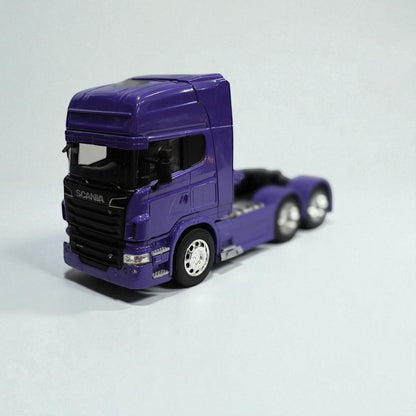 Scania V8 R730 1:32 Morado – Edición de Colección en Metal | El Cabezal Europeo Más Imponente