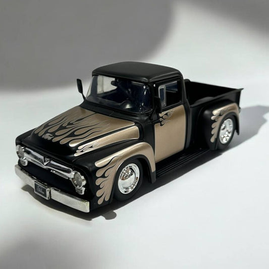 Ford F-100 1956 a Escala 1:24 – Un Clásico de la Era Dorada