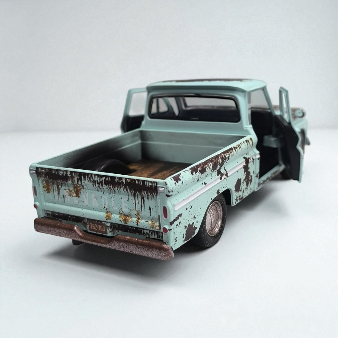 Chevy C10 1966 – Modelo de Colección 1:24 en Metal Clásico