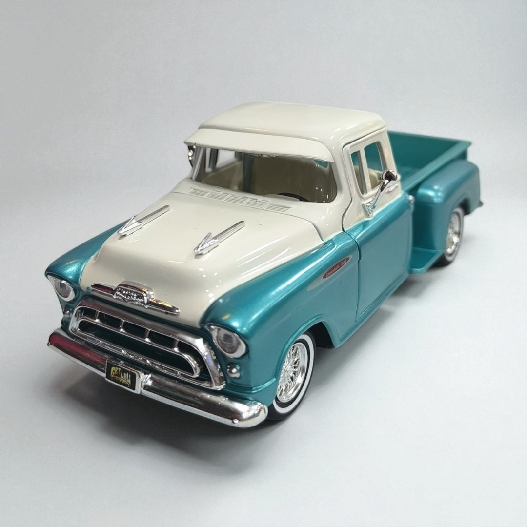 Chevy 3100 1957 – Modelo de Colección 1:24 en Metal Clásico