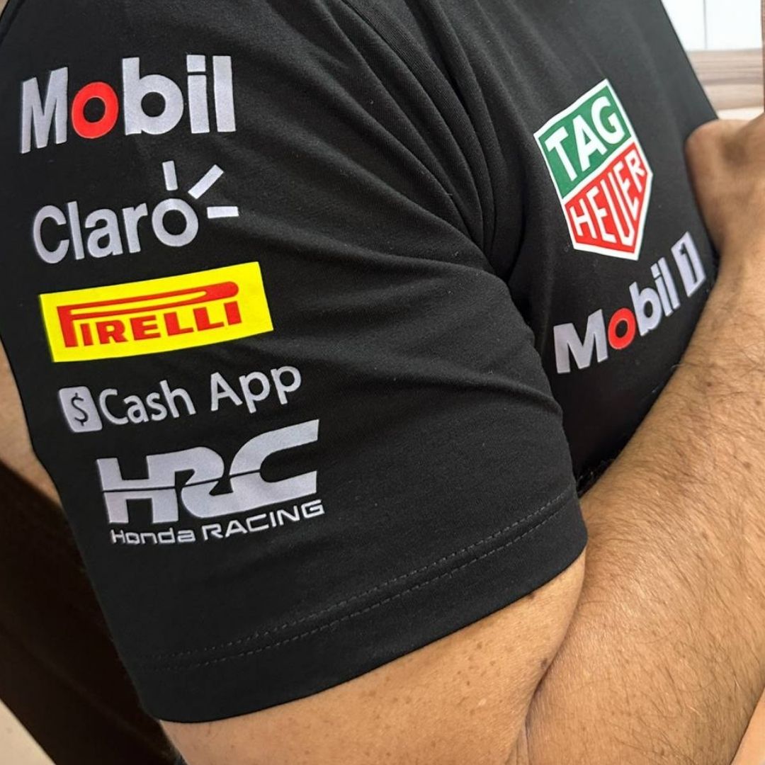 Camiseta Negra Red Bull Oracle - ¡Siente la Energía y la Innovación en Cada Paso!