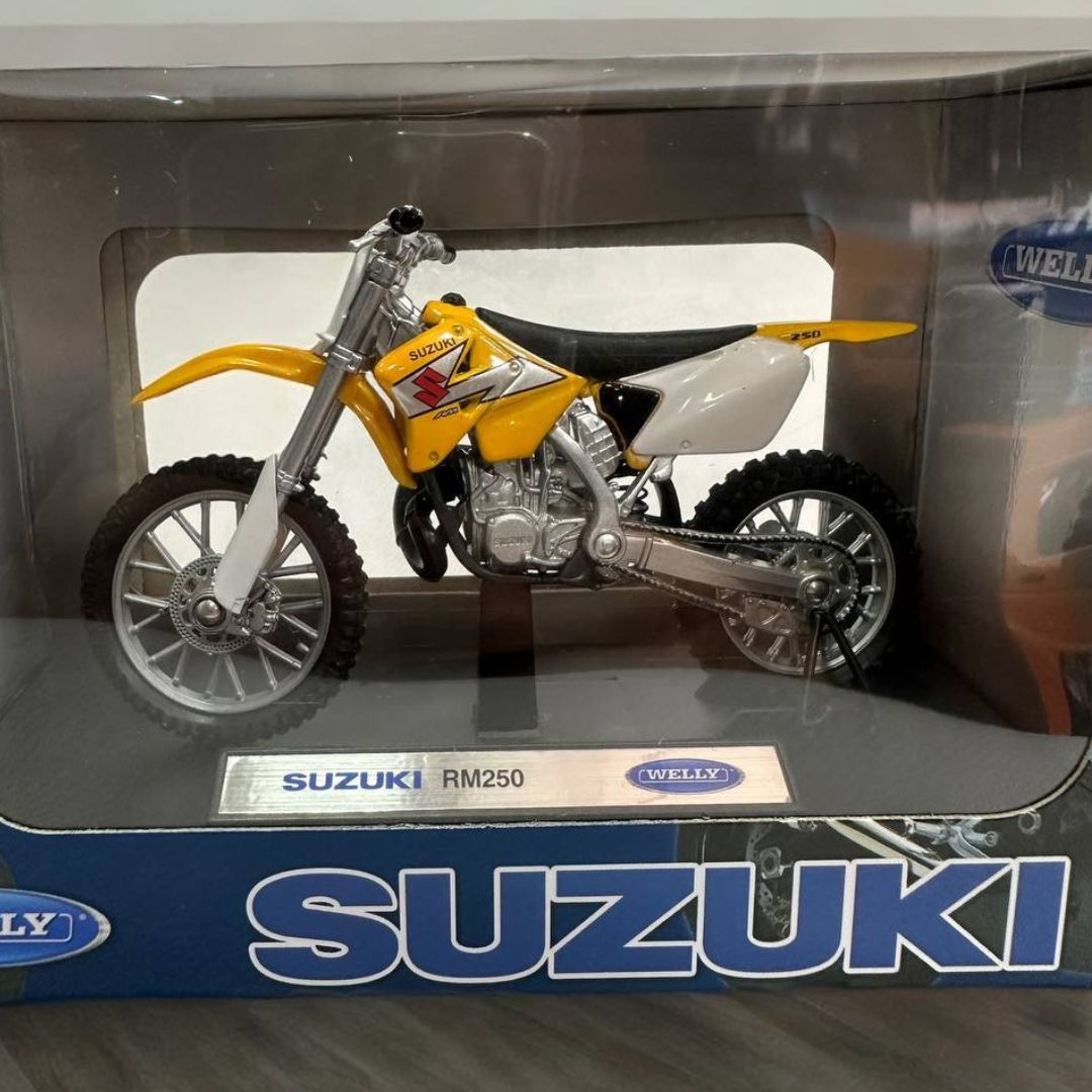 Modelo a Escala Suzuki RM 250 1:18 - Réplica Detallada de una Motocicleta de Motocross