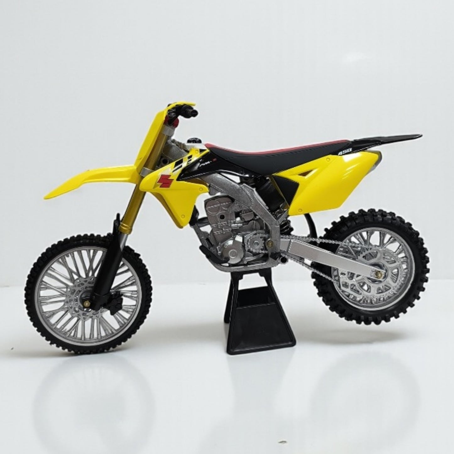Suzuki RM 450 Escala 1:6 – Moto Motocross de Colección Premium
