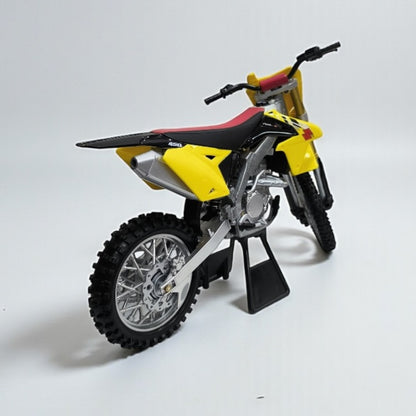Suzuki RM 450 Escala 1:6 – Moto Motocross de Colección Premium