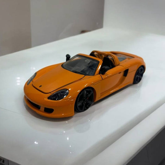 Porsche Carrera GT 1:24 – Modelo a Escala – Diseño Exquisito y Detalles de Alto Rendimiento