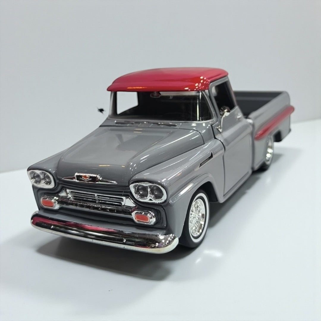 Chevy Apache 1958 – Modelo de Colección 1:24 en Metal Clásico