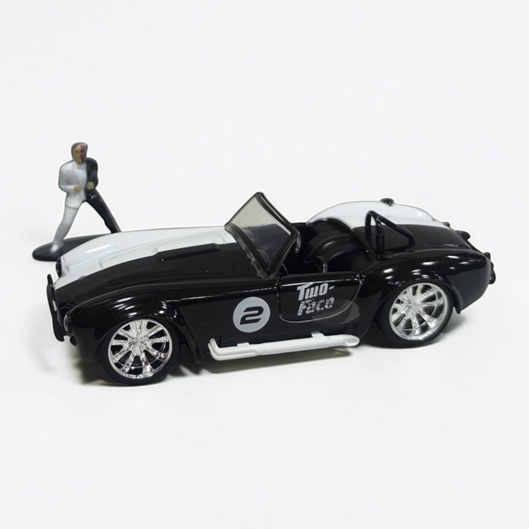 Shelby Cobra 1965 Two-Face Jada Escala 1:32 | Auto de Villano Batman Modelo de Colección