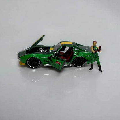 Cammy de Street Fighter y Chevrolet Corvette 1969 a Escala 1:24 – Poder y Elegancia Clásica