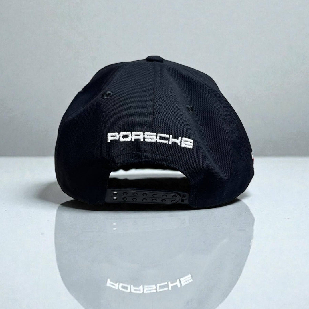 Gorra Porsche Negra – Elegancia, Precisión y ADN Motorsport