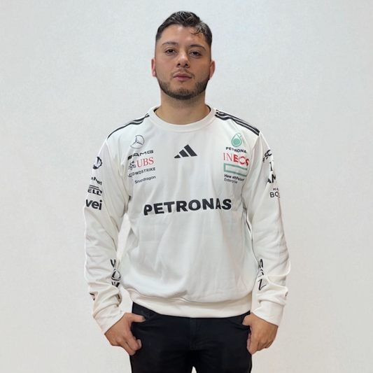 Buzo Mercedes-AMG Petronas – Precisión, Elegancia y Rendimiento de Campeones
