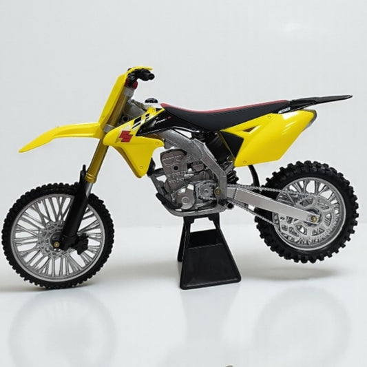 Suzuki RM 450 Escala 1:6 – Moto Motocross de Colección Premium