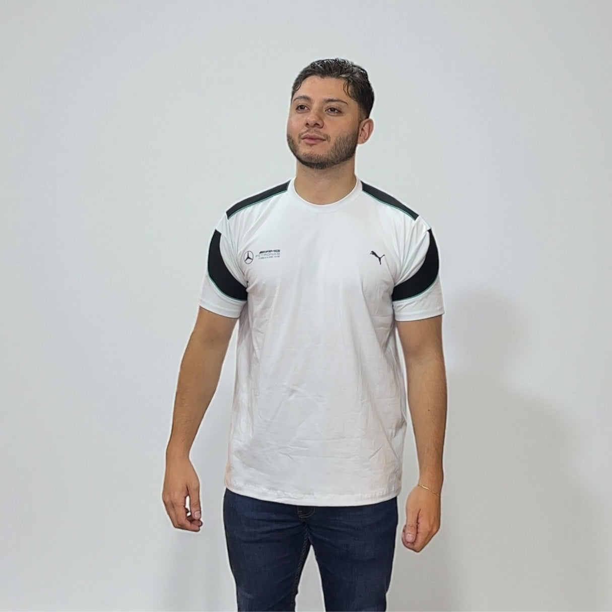 Camiseta Mercedes Blanca – Estilo Motorsport | Elegancia y Pasión Automotriz