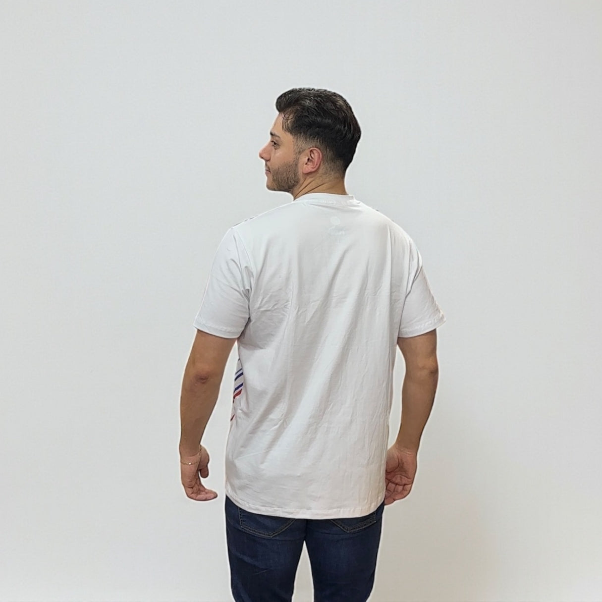 Camiseta Mercedes Blanca – Estilo Motorsport | Elegancia y Pasión Automotriz