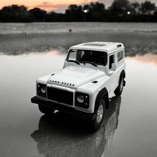 Land Rover Defender Clásico 1:32 – Modelo a Escala – Vehículo Retro Detallado