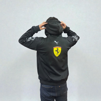 Buzo Ferrari Negro – Estilo Oficial Motorsport | Pasión y Elegancia Italiana