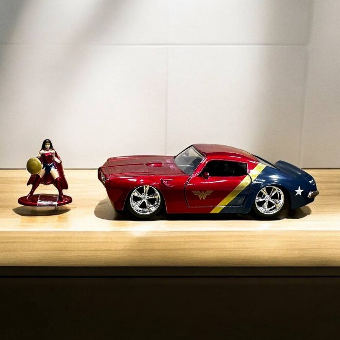 Pontiac Firebird 1972 1:32 Wonder Woman - Modelo a Escala de Colección