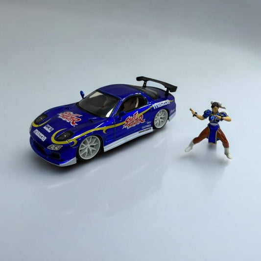 Chun-Li de Street Fighter y Mazda RX-7 a Escala 1:24 – Fuerza y Velocidad en un Solo Set