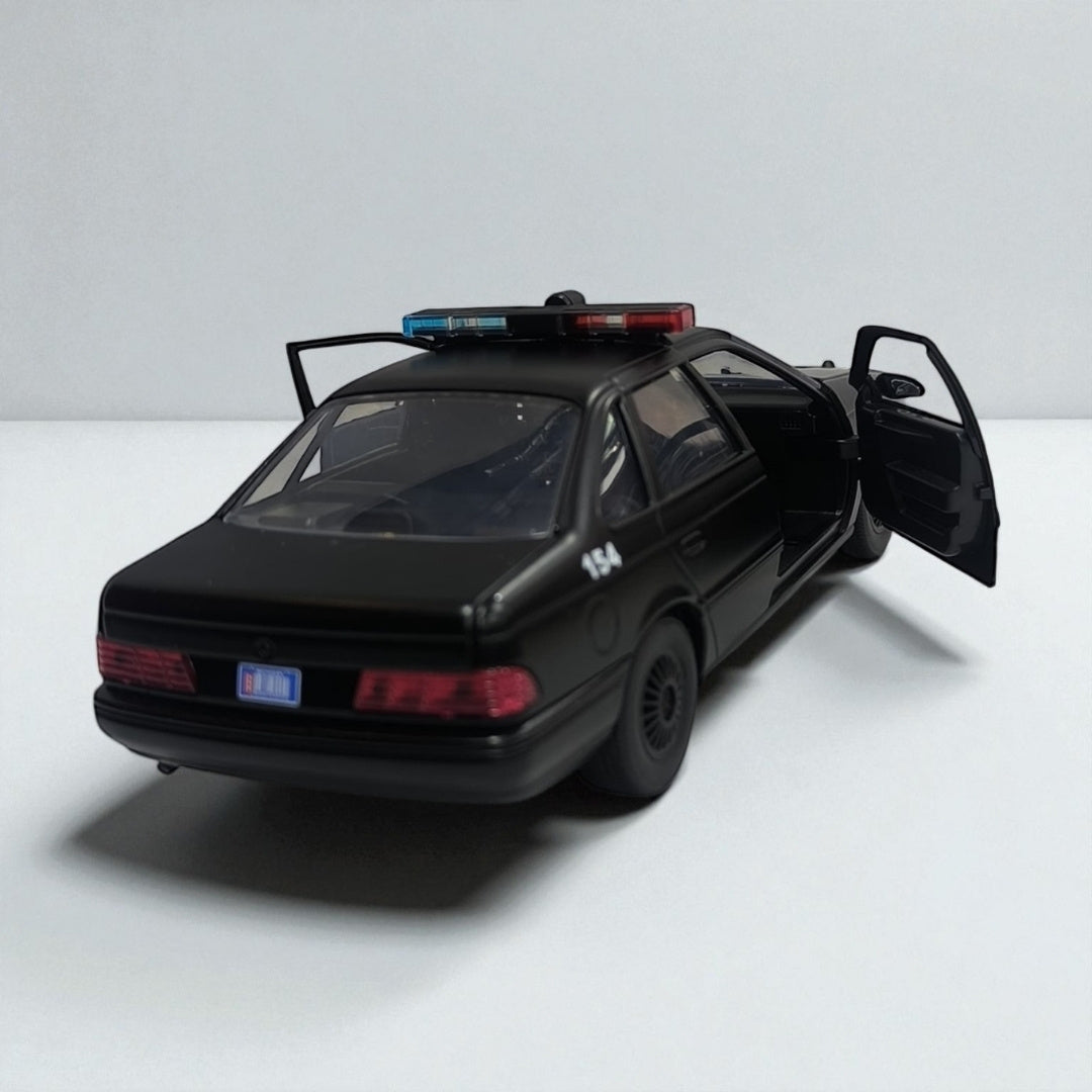 RoboCop con Ford Taurus – Modelo de Colección 1:24 en Metal Edición Cinemática