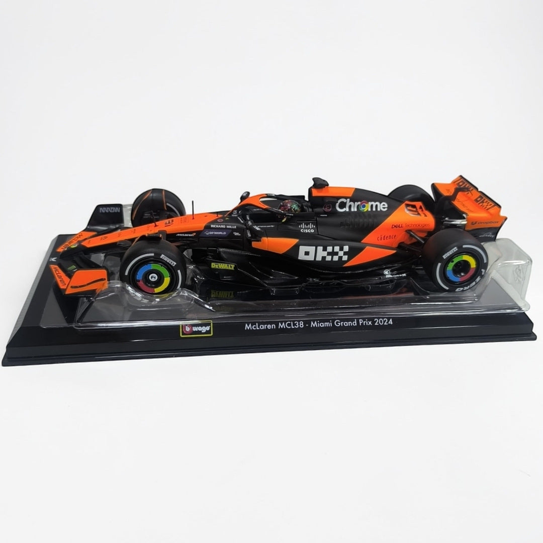 McLaren MCL38 2024 #81 Oscar Piastri 1:24 Bburago – Auto Fórmula 1 de Colección