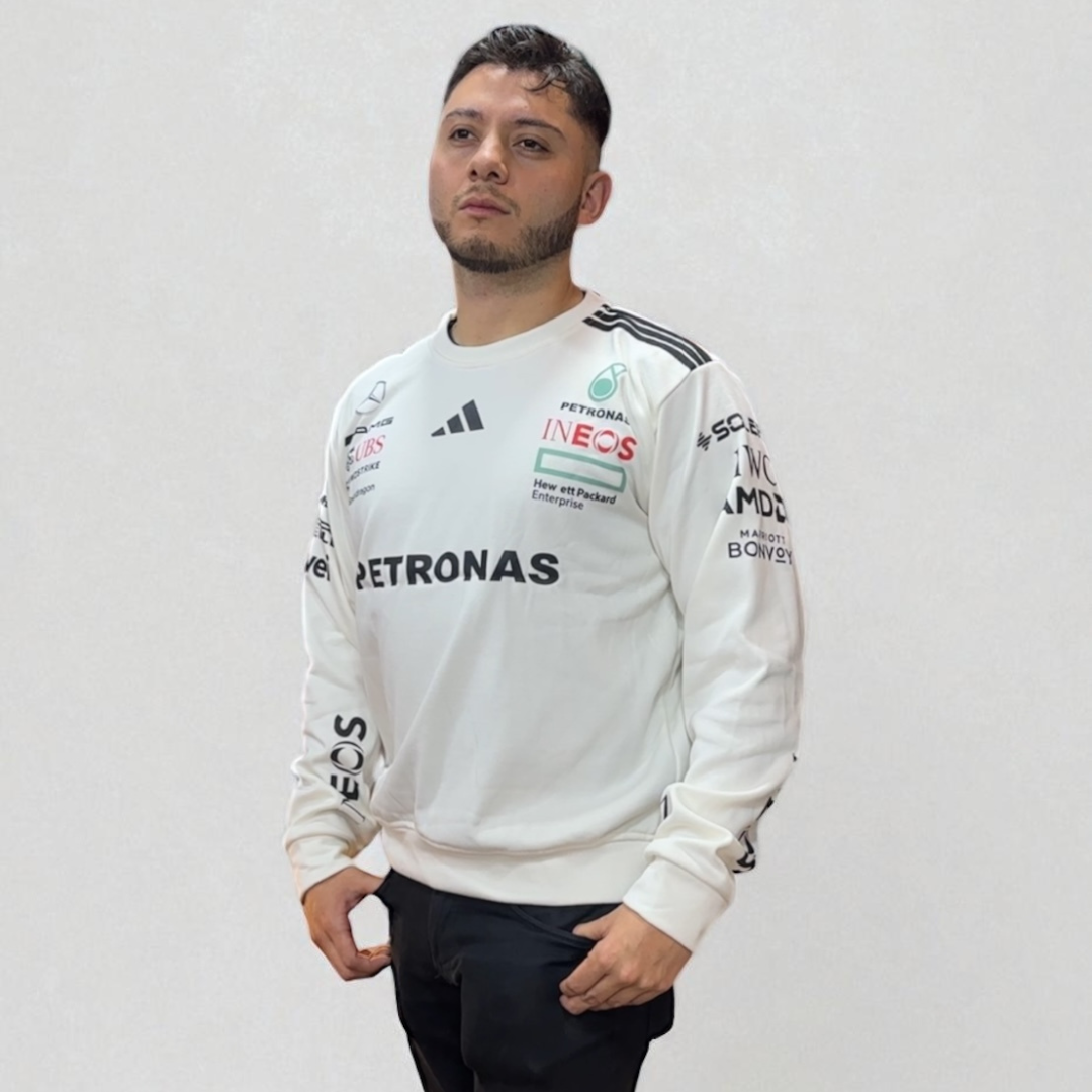 Buzo Mercedes-AMG Petronas – Precisión, Elegancia y Rendimiento de Campeones
