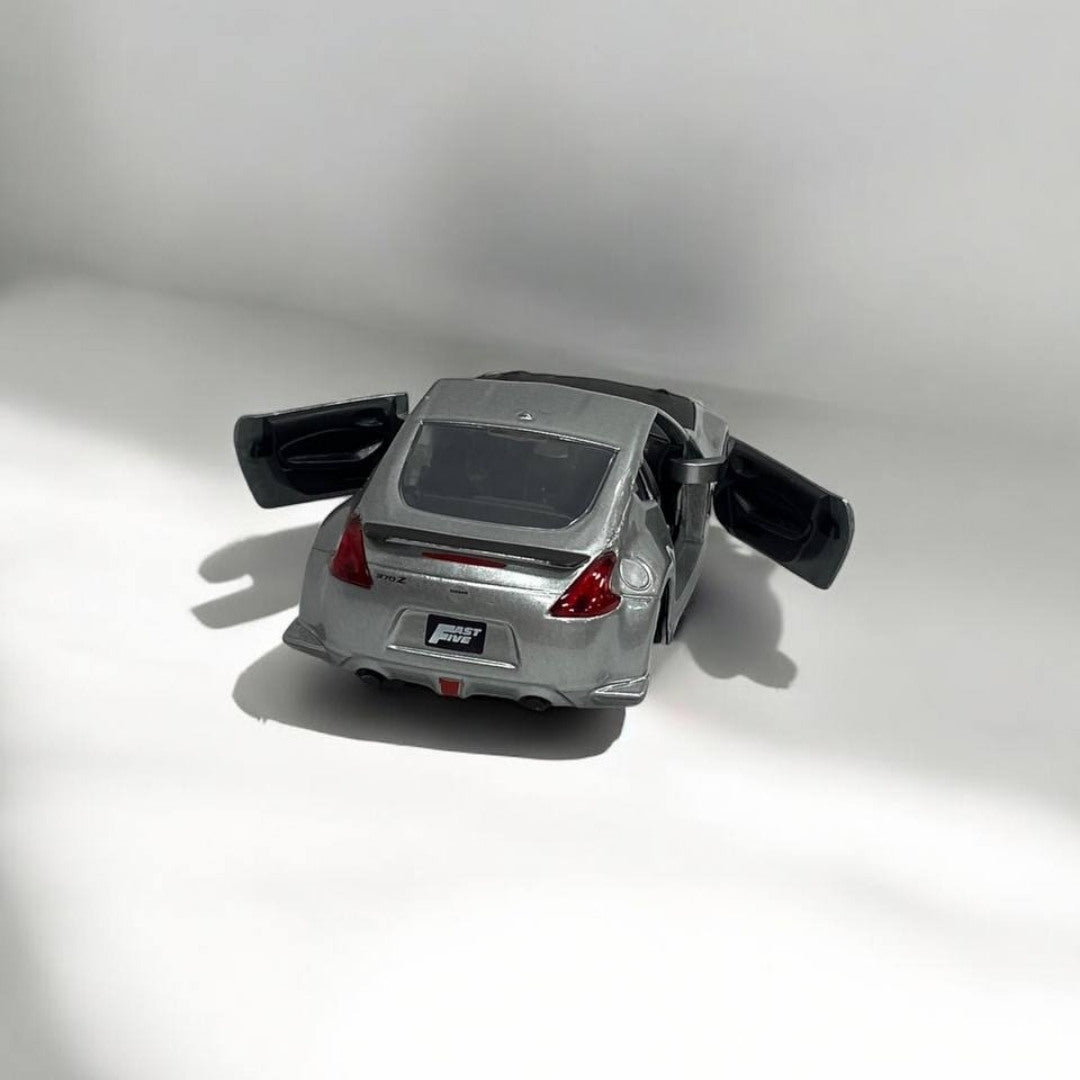 Nissan 370Z 1:32 Rápidos y Furiosos - Modelo a Escala de Colección