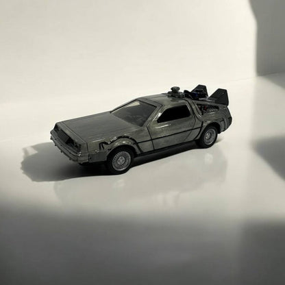 DeLorean Back to the Future a Escala 1:32 – El Comienzo de una Aventura Épica