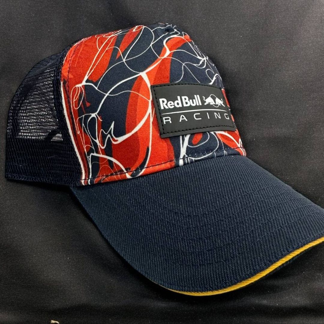 ¡Gorra Red Bull Racing - Potencia y Estilo en la Pista!