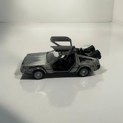 DeLorean Back to the Future a Escala 1:32 – El Comienzo de una Aventura Épica