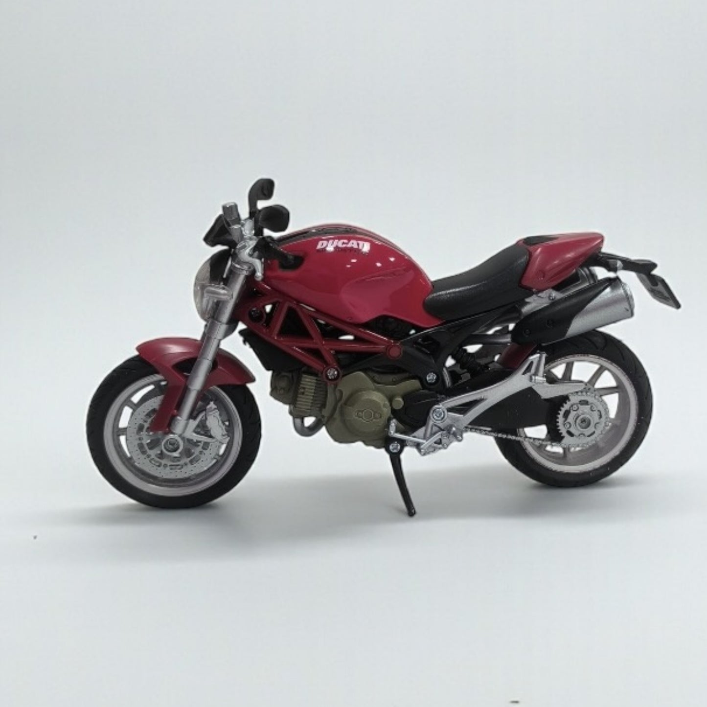 Ducati Monster 1100 Escala 1:12 – Moto Naked de Colección