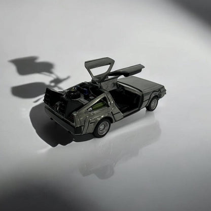 DeLorean Back to the Future a Escala 1:32 – El Comienzo de una Aventura Épica