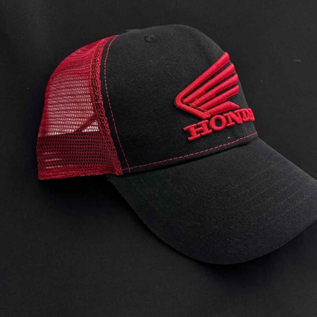 ¡Gorra Honda Negra - Innovación y Estilo Sobrio!