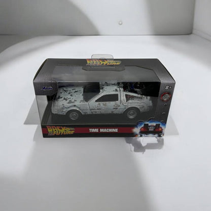 DeLorean Back to the Future a Escala 1:32 – Viaje al Pasado y al Futuro