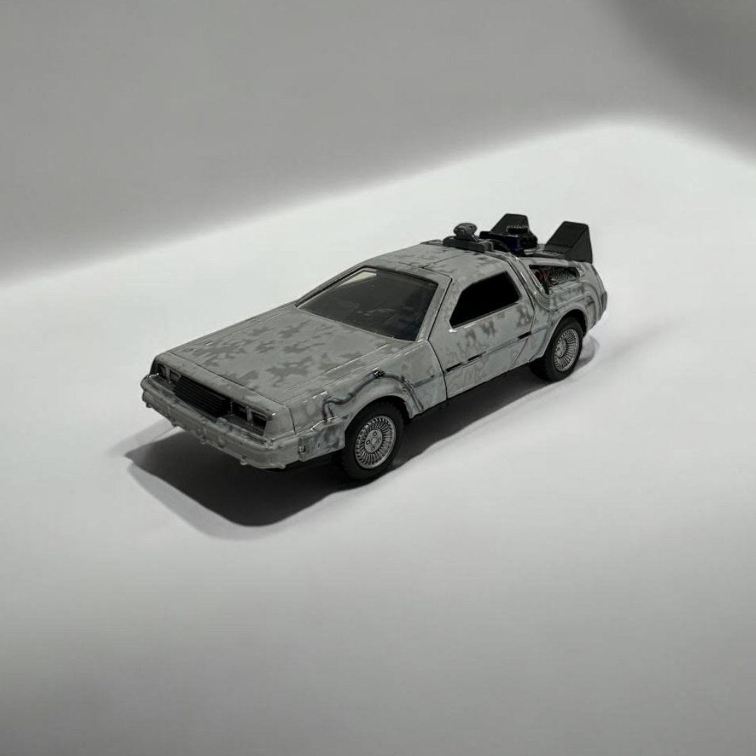 DeLorean Back to the Future a Escala 1:32 – Viaje al Pasado y al Futuro