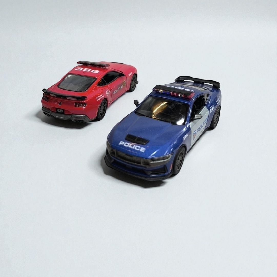 Ford Mustang Dark Horse 2024 Policía & Bombero 1:32 – Edición de Colección en Metal | Doble Patrulla de Alto Rendimiento