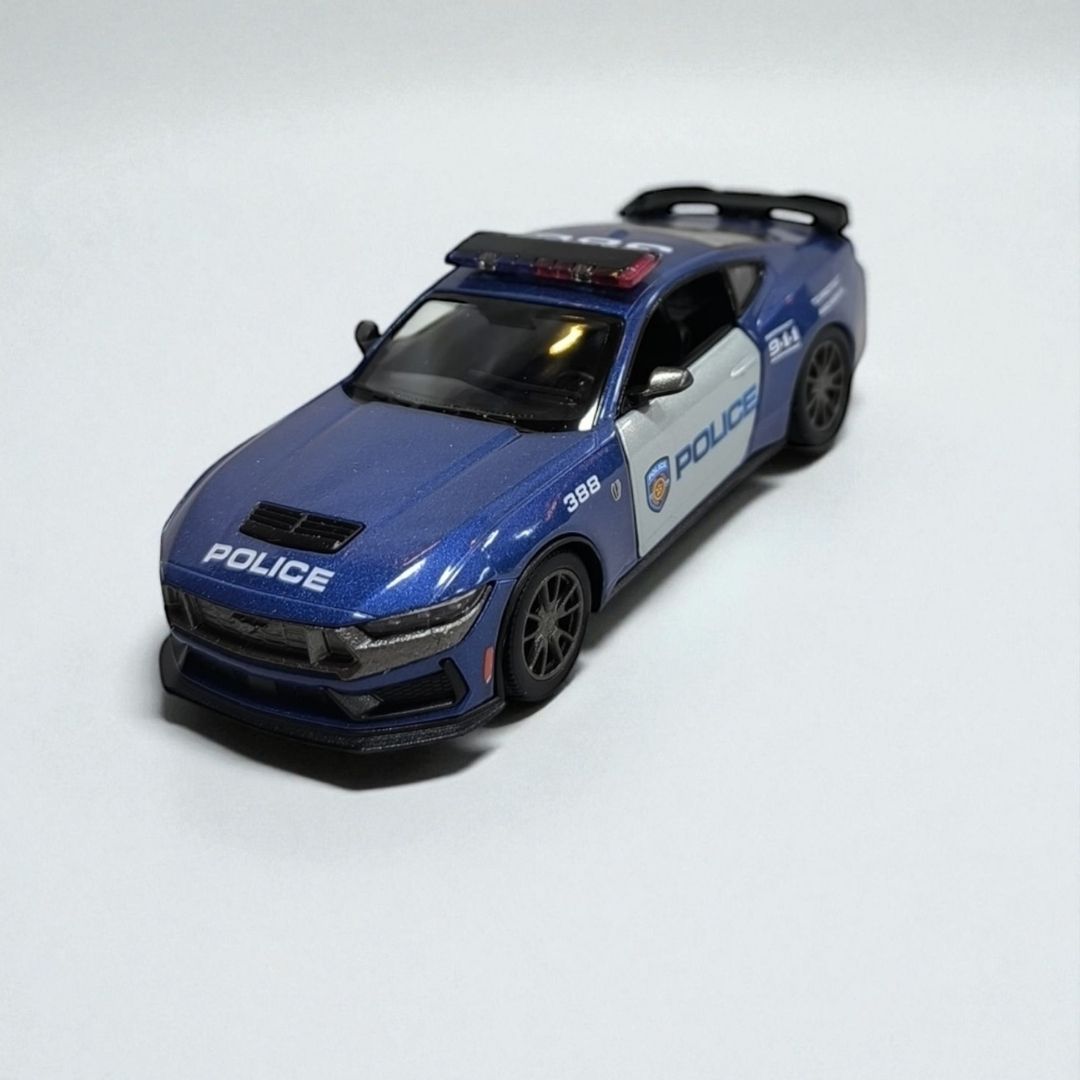 Ford Mustang Dark Horse 2024 Policía & Bombero 1:32 – Edición de Colección en Metal | Doble Patrulla de Alto Rendimiento