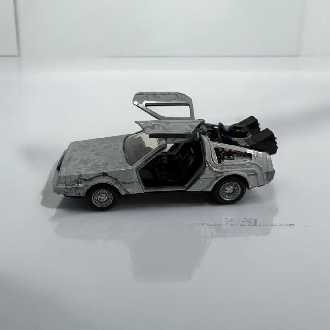 DeLorean Back to the Future a Escala 1:32 – Viaje al Pasado y al Futuro