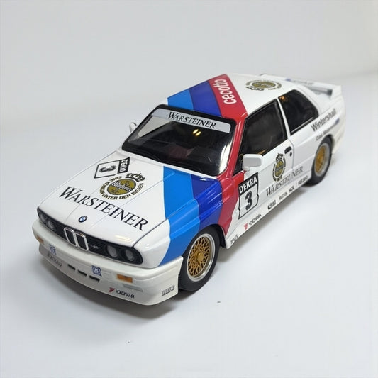 BMW M3 E30 1:24 – LEYENDA DEL MOTORSPORT