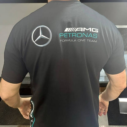 Camiseta Negra Mercedes-AMG - ¡Potencia y Elegancia en Cada Detalle!